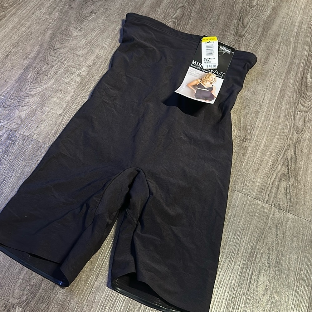 Miraclesuit HI awaits Thigh Slimmer. Medium . New